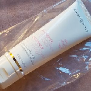 NEW Clarisonic RADIANCE foaming milk cleanser 4oz